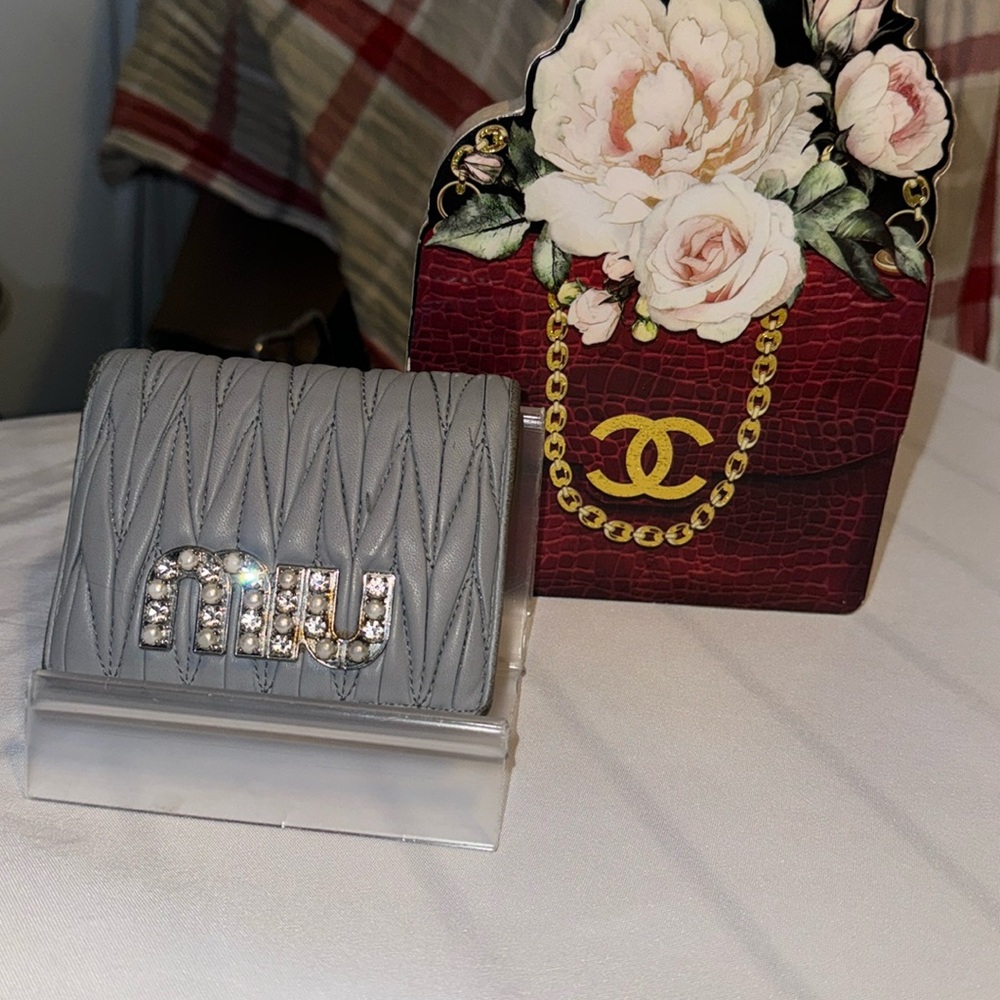 🎉🎊❤️HOST PICK 🎉🎊❤️ Miu Miu Grey Quilted Crystal Logo Wallet GUC